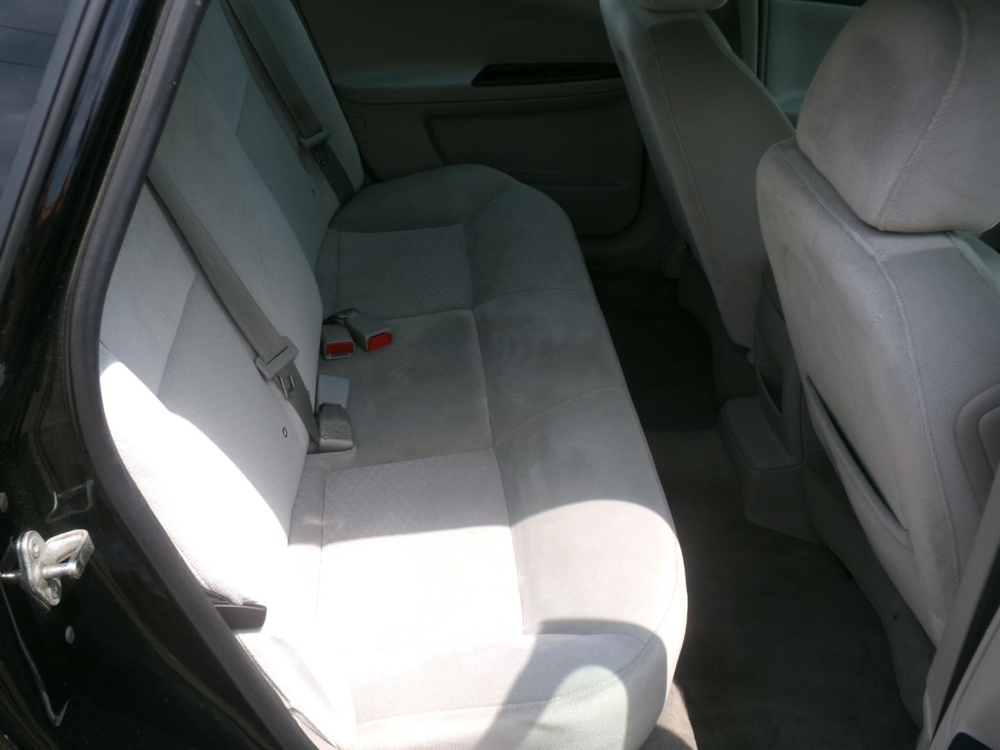 2014 Black /Gray Chevrolet Impala LT (2G1WB5E35E1) with an 3.6L V6 DOHC 16V FFV engine, 6-Speed Automatic transmission, located at 401 First NE, Bearden, AR, 71720, (870) 687-3414, 33.726528, -92.611519 - Photo#14